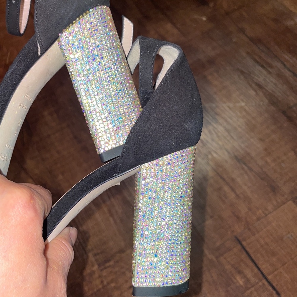 Shoes - Picture 5 of 7